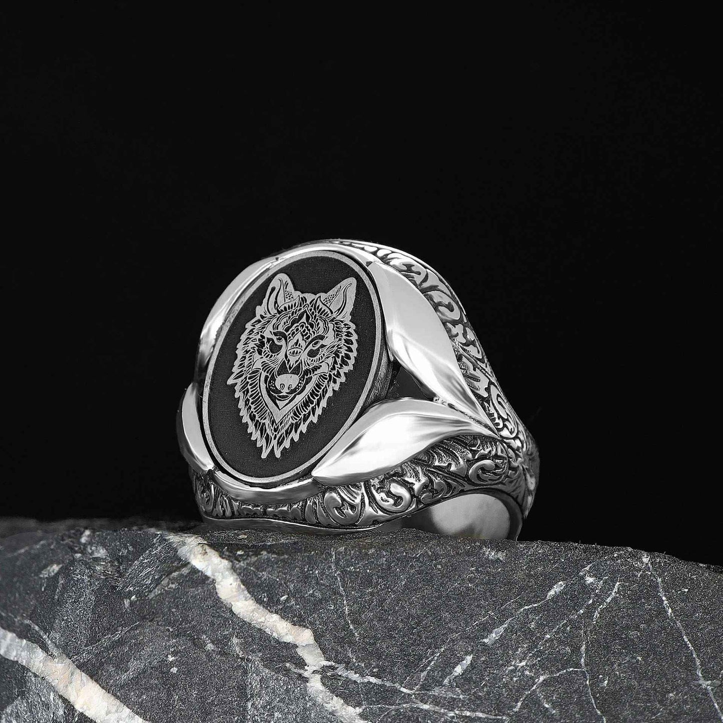 Chevalière Homme en Argent 925 – Symbole du Loup & Gravures Authentiques - BIJOUNOUR
