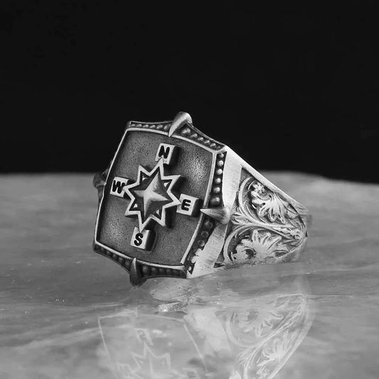 Chevalière Homme en Argent 925 – Symbole de la Boussole & Gravures Artisanales - BIJOUNOUR